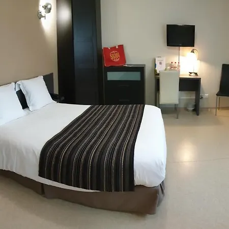 Fasthôtel Le Râle Des Genêts