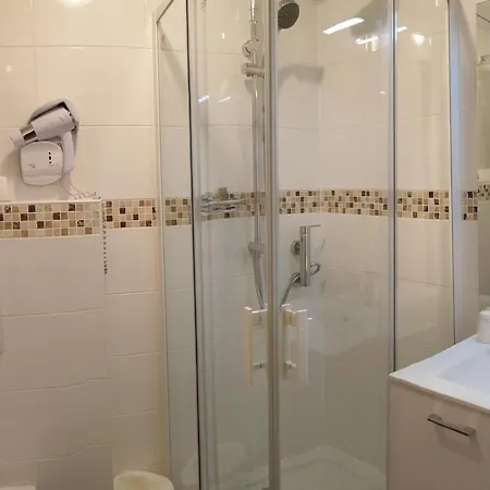 Fasthôtel Le Râle Des Genêts Hotel 2*