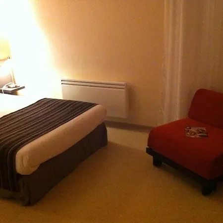 Hotel Fasthôtel Le Râle Des Genêts 2*