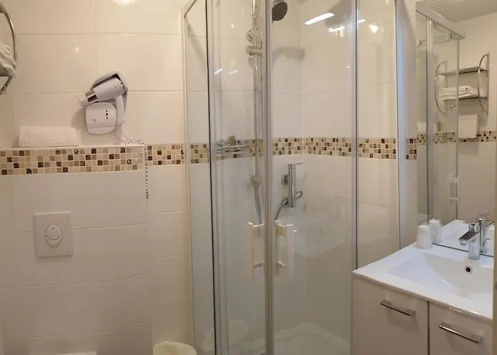 Fasthotel Le Rale Des Genets - Un Fh Collection Hotel 2*